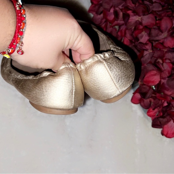 TORY BURCH Melinda Gold Leather Metallic Flat - Picture 6 of 8